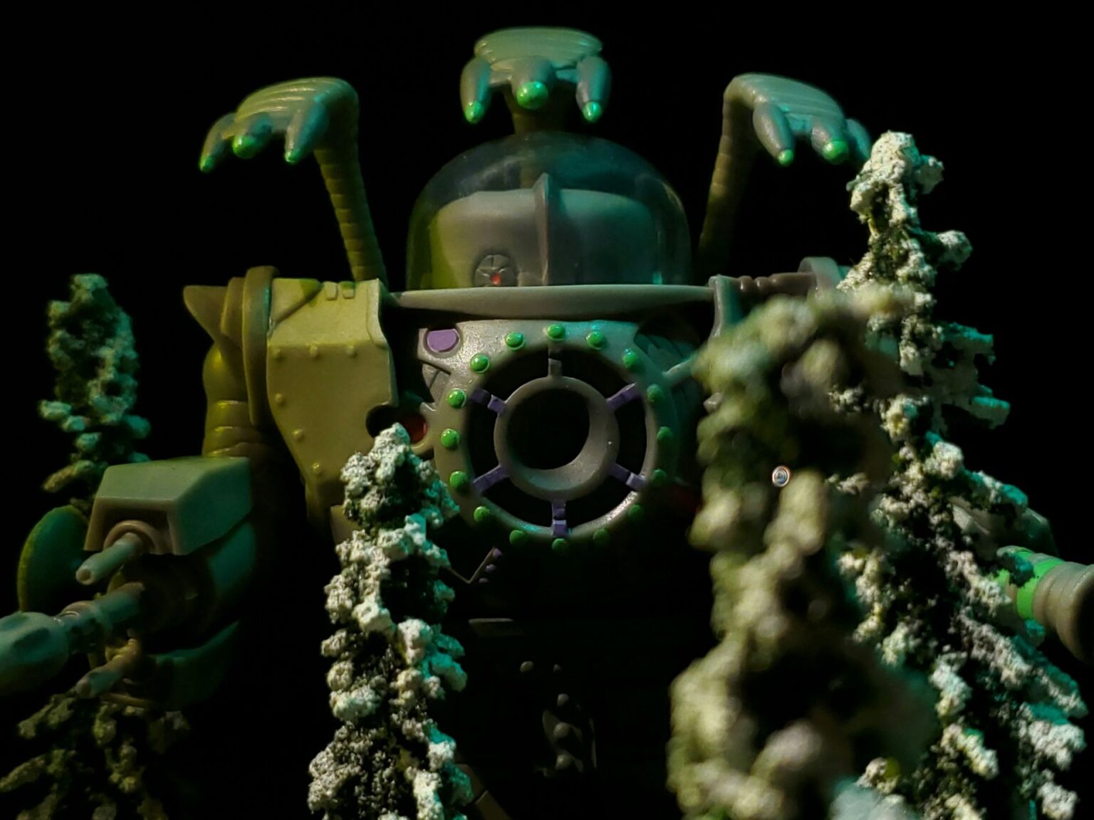 Diamond Select Toys The Iron Giant Attack Mode Vinimate Review Comic